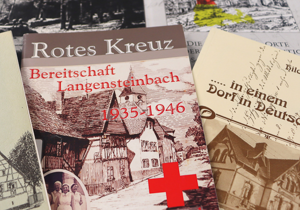 Titelbilder alter Broschüren mit Datenzahlen 1935 und 1946