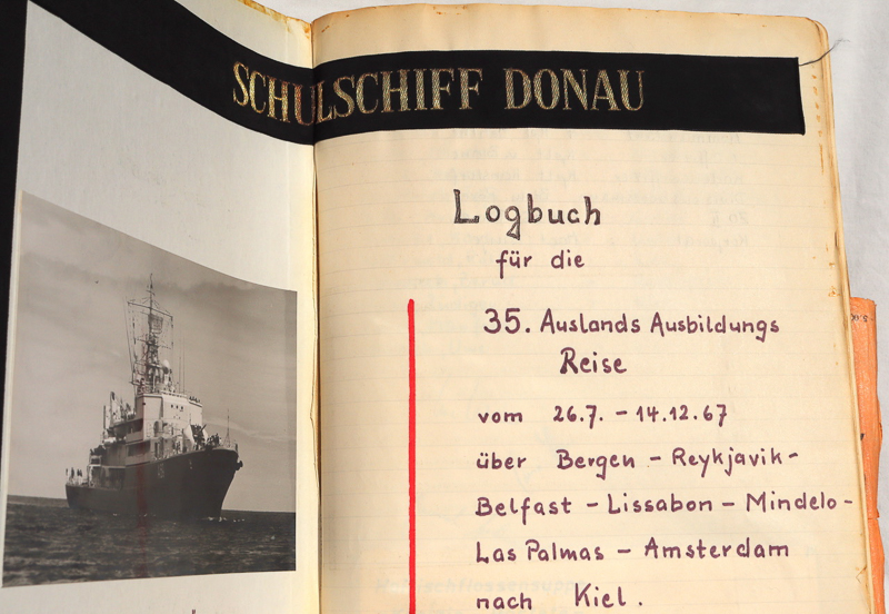die erste Seite des Logbuch für eine Auslands Ausbildungsreise zeigt auch ein Foto des Schulschiffes