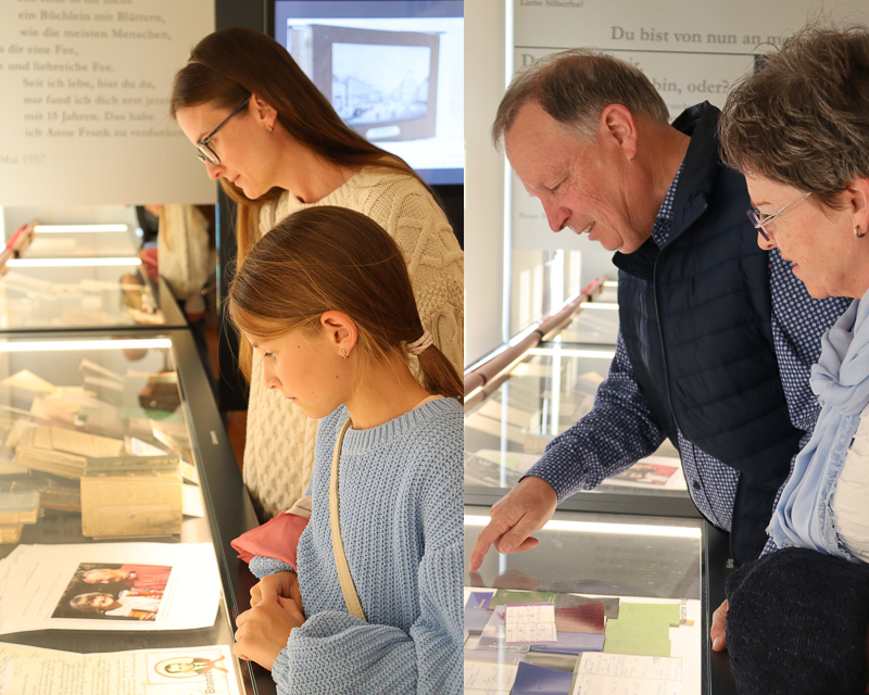 Museumsbesucher schauen in die Vitrinen mit den besonderen Tagebüchern