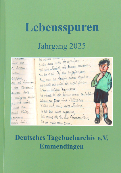 auf grünem Hintergrund ein handschriftlicher Textauszug und die Zeichnung eines Jungen mit kurzer Hose und grünem Hemd, der Titel darüber heißt Lebensspuren